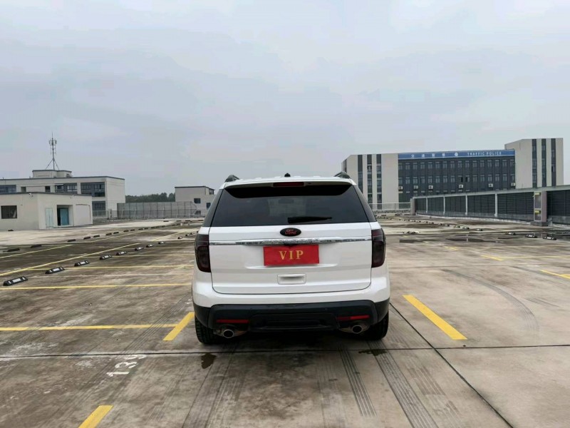 台州15年福特探险者5