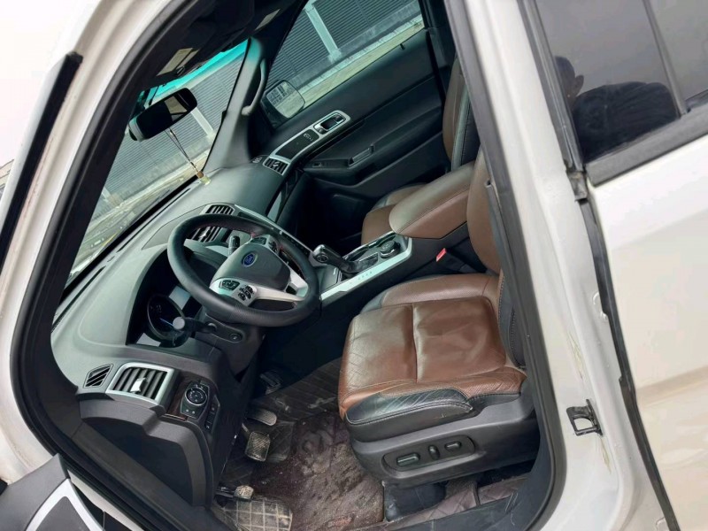 台州15年福特探险者8