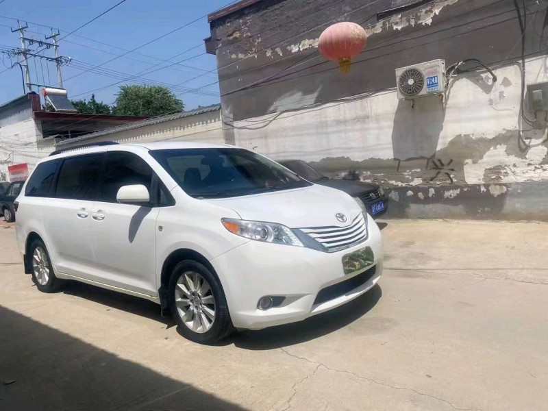 保定15年丰田塞纳1