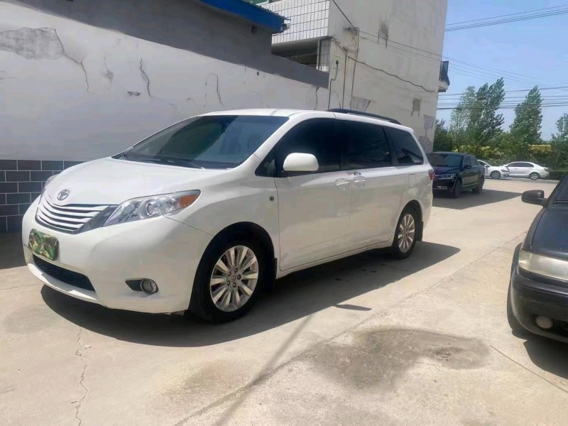 保定15年丰田塞纳2