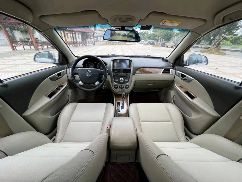 深圳16年别克凯越9