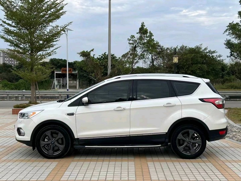 汕头19年福特翼虎3