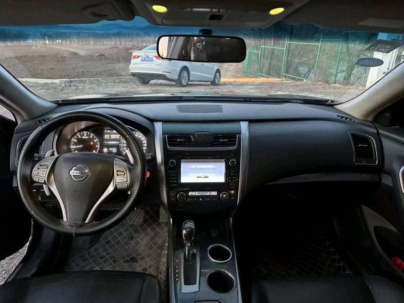 保定14年日产天籁5