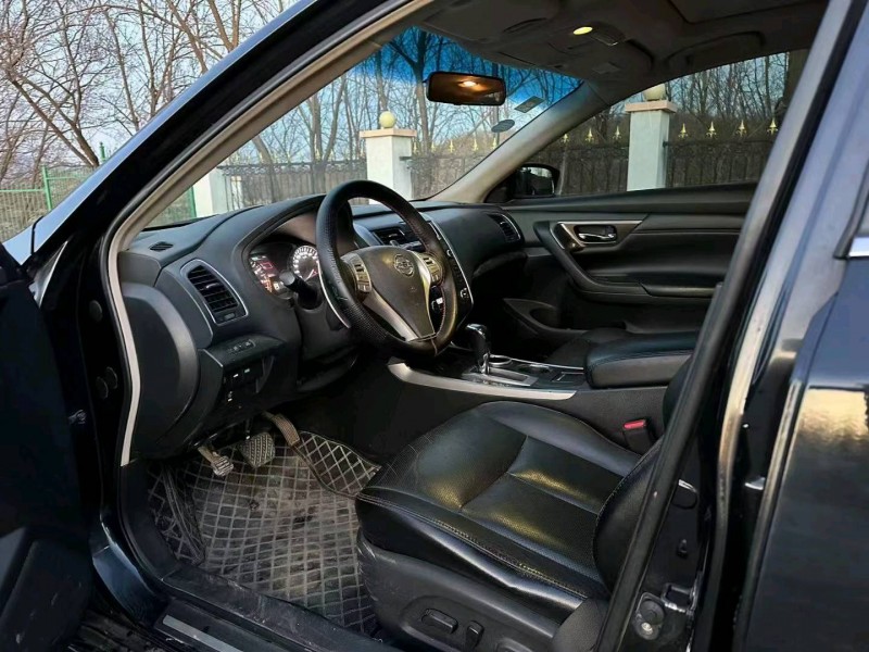 保定14年日产天籁8