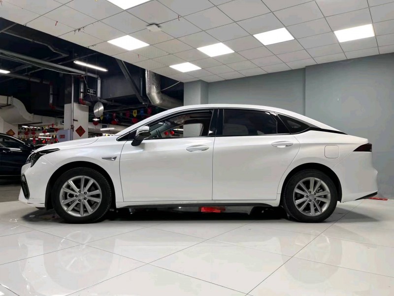 成都23年传祺埃安S2