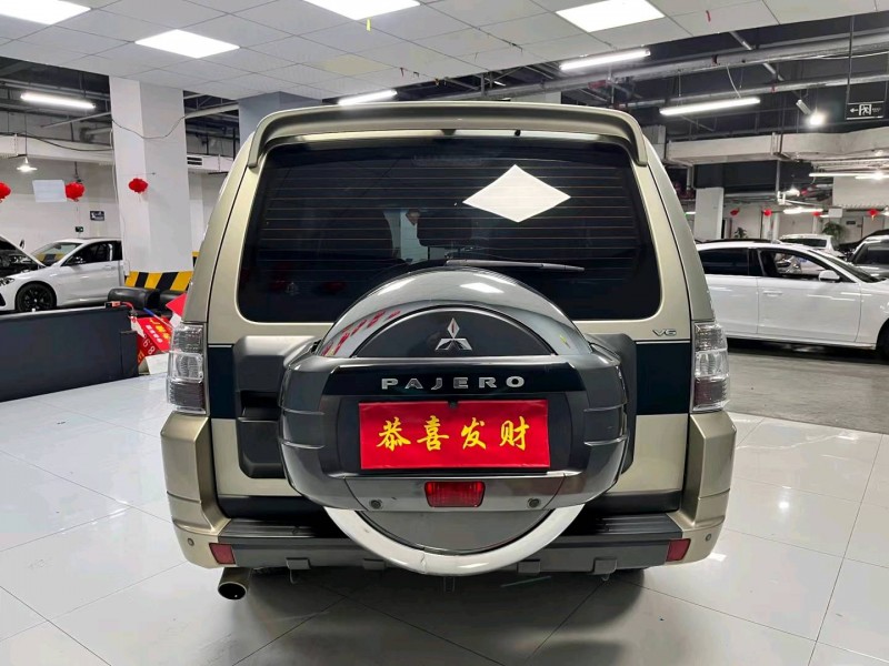 成都18年三菱帕杰罗9