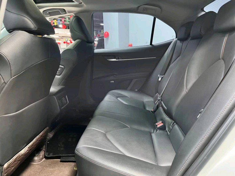 成都22年丰田凯美瑞8