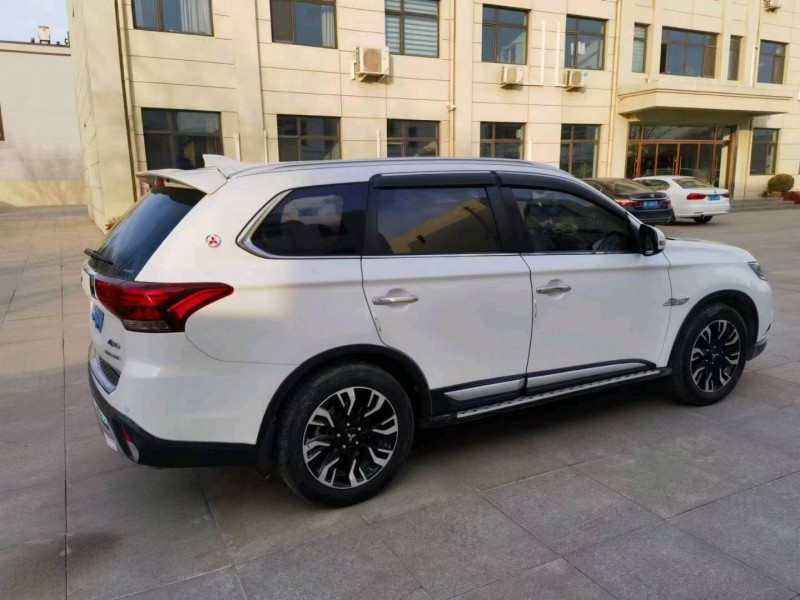 保定19年三菱欧蓝德4