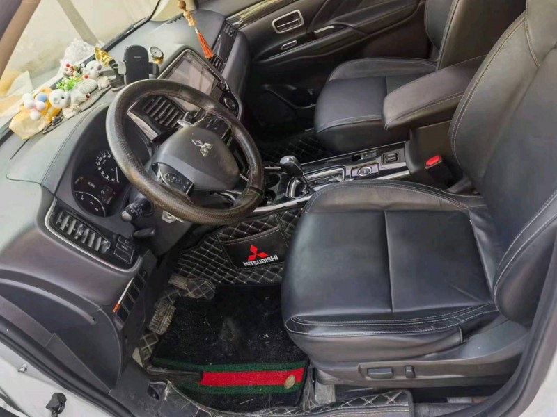 保定19年三菱欧蓝德5