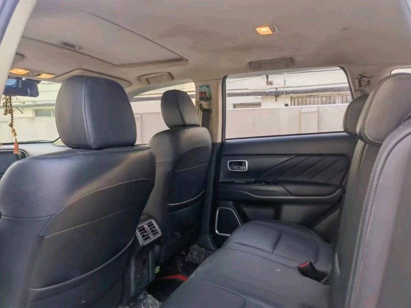 保定19年三菱欧蓝德6