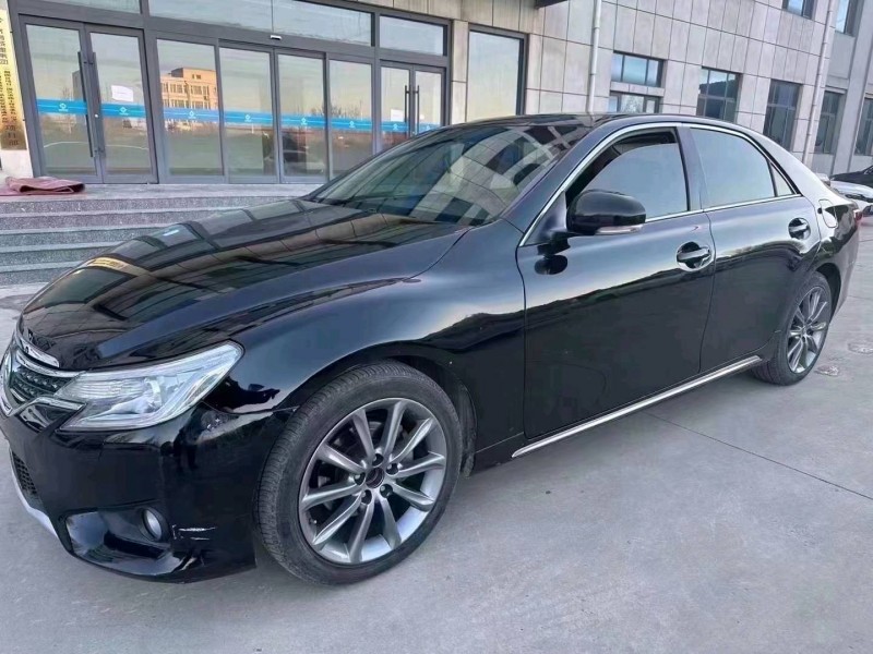 济南17年丰田锐志2