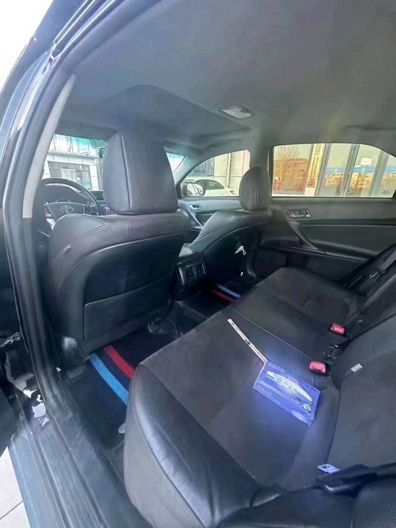 济南17年丰田锐志5