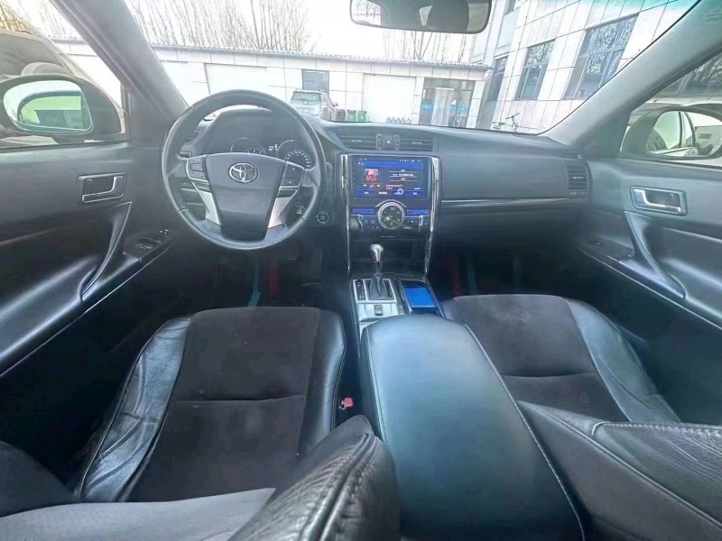 济南17年丰田锐志6