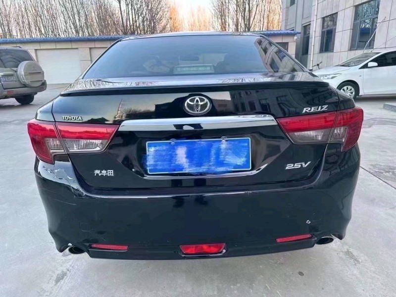 济南17年丰田锐志9