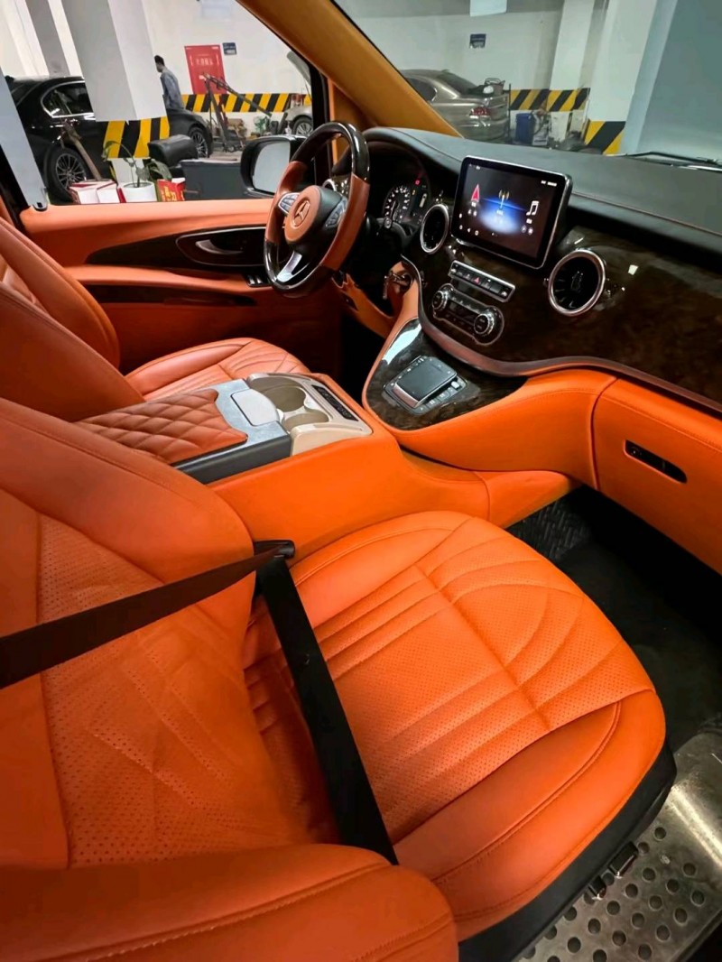 成都20年奔驰威霆4