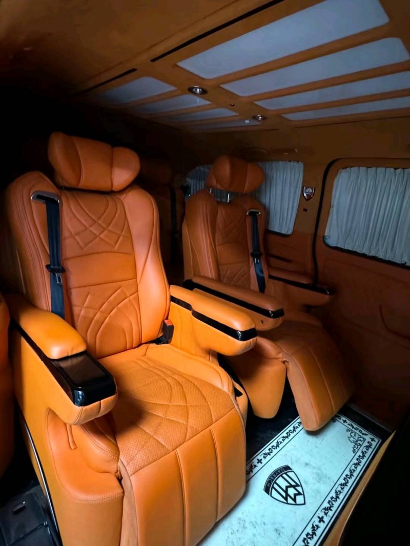 成都20年奔驰威霆8