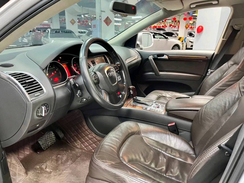 成都11年奥迪Q74