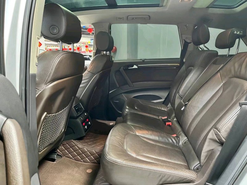 成都11年奥迪Q77