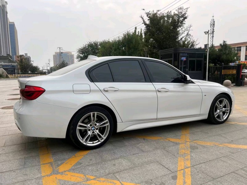 济宁19年宝马3系7