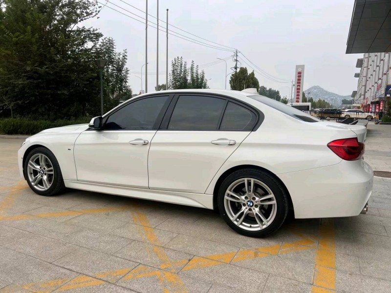 济宁19年宝马3系8