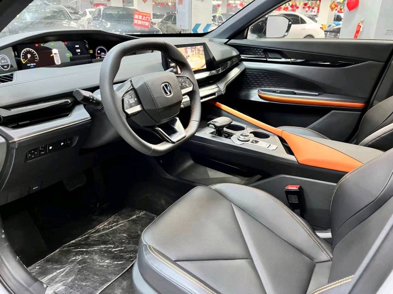 成都23年长安汽车UNI-V3