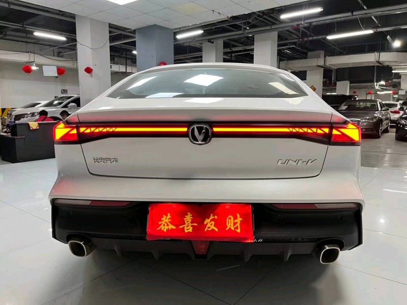 成都23年长安汽车UNI-V4