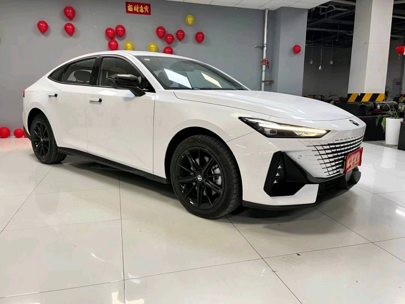 成都23年长安汽车UNI-V5