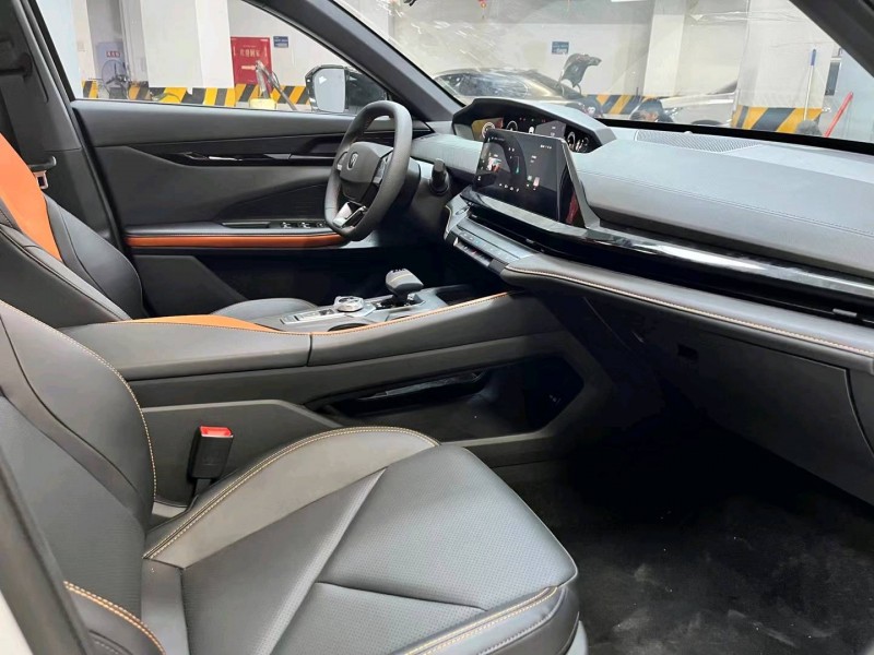 成都23年长安汽车UNI-V7