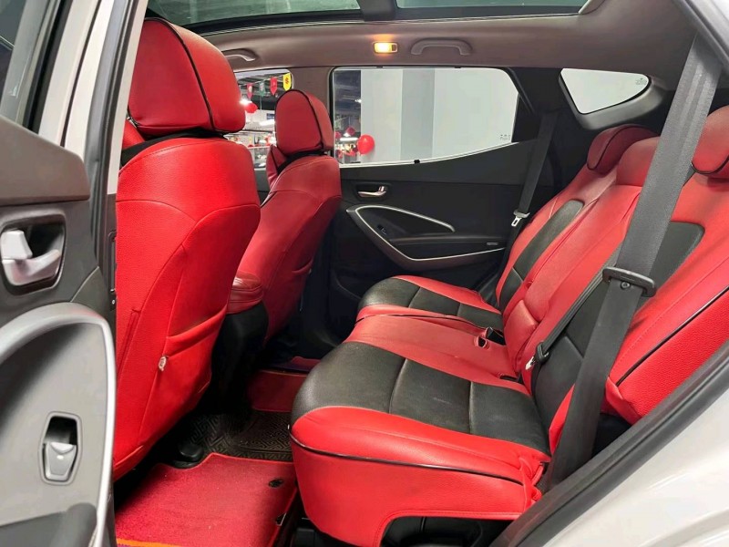 成都17年现代新胜达7