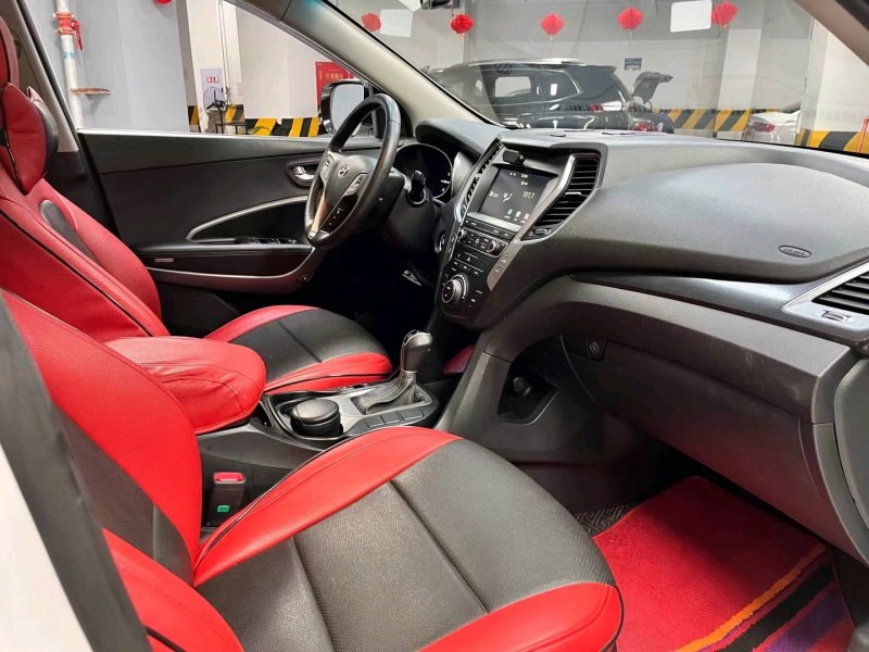 成都17年现代新胜达8