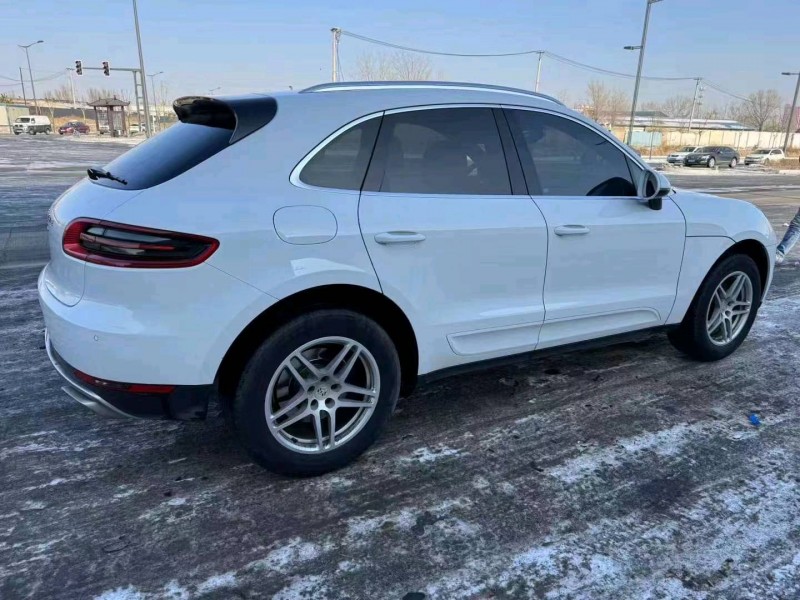 長治18年保時捷Macan4