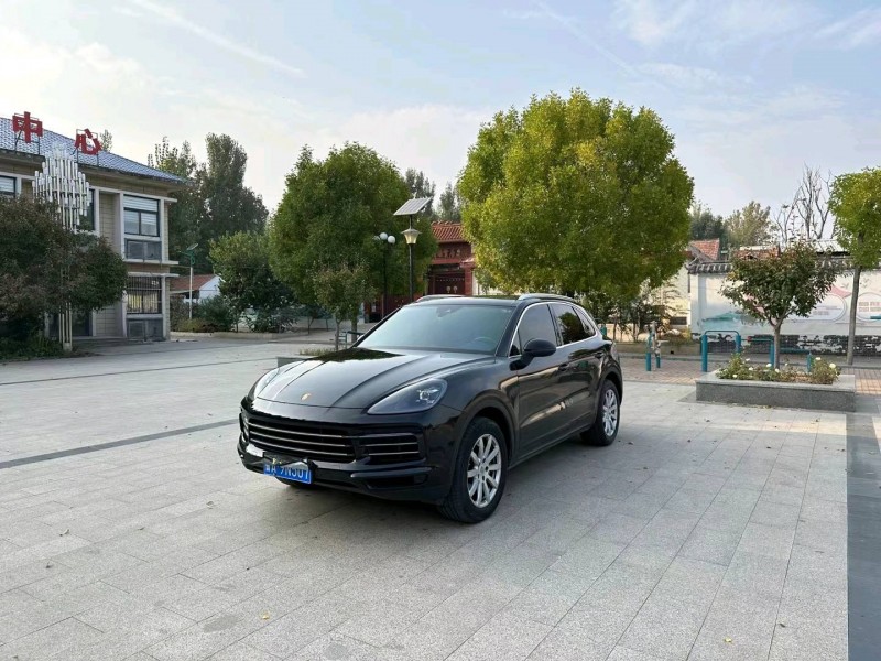 济南19年保时捷卡宴2