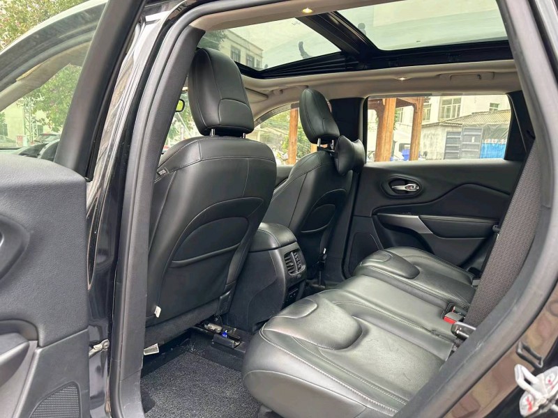 汕头19年Jeep自由光6