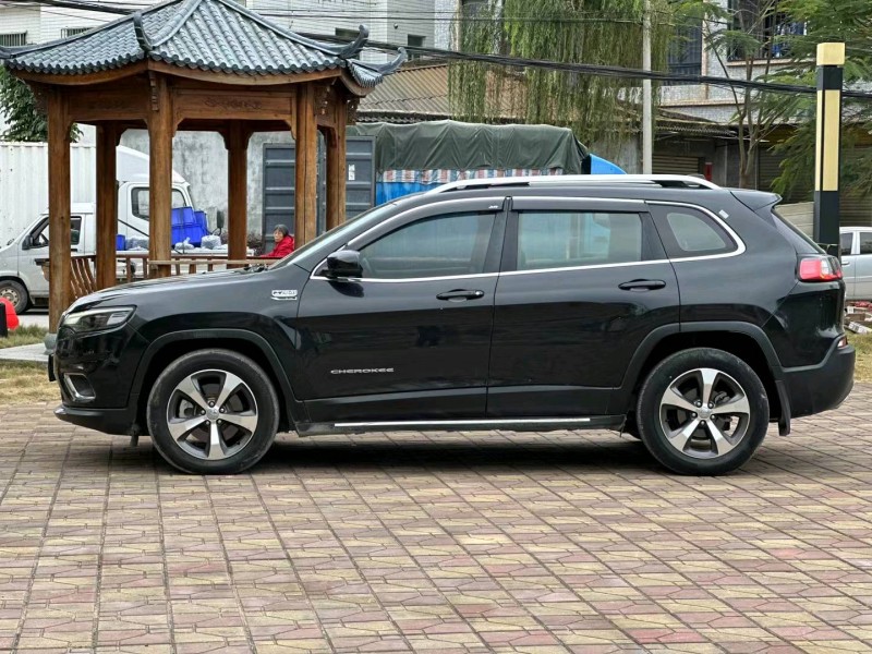 汕头19年Jeep自由光7