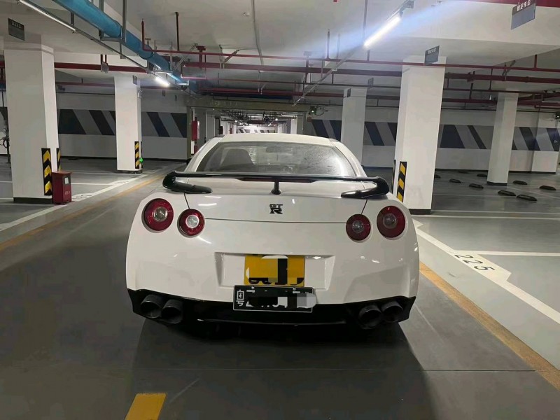 深圳12年日产GT-R7