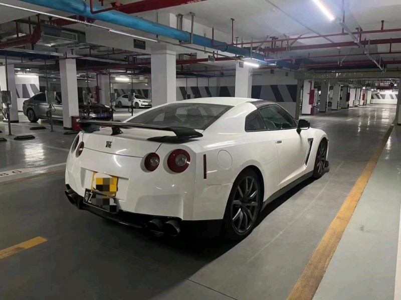 深圳12年日产GT-R8