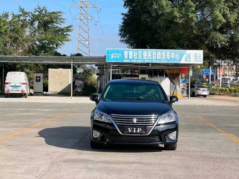 珠海13年丰田皇冠1