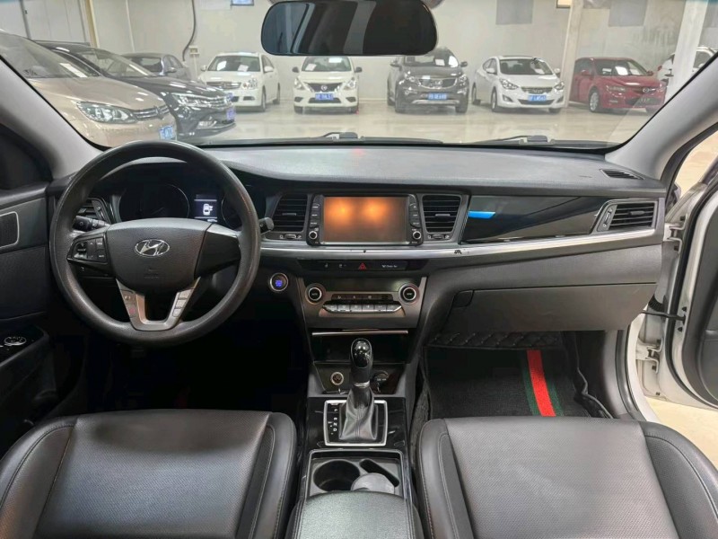 廊坊17年现代名图5