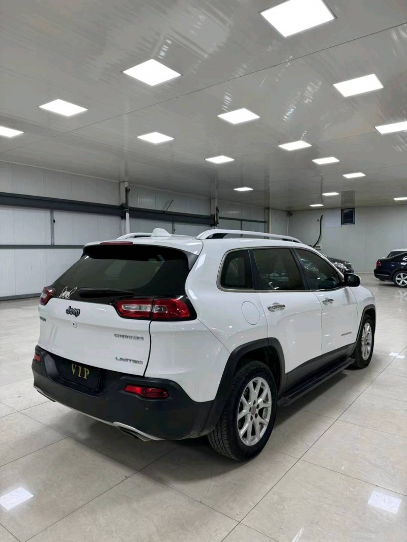 廊坊17年Jeep自由光8