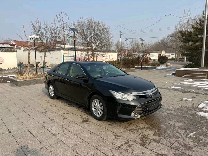 济南16年丰田凯美瑞3