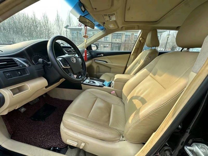 济南16年丰田凯美瑞4