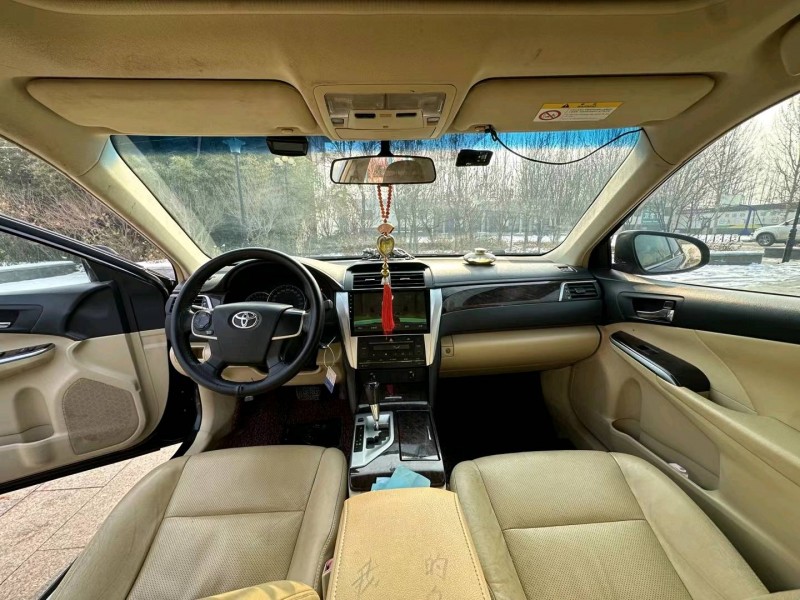 济南16年丰田凯美瑞5