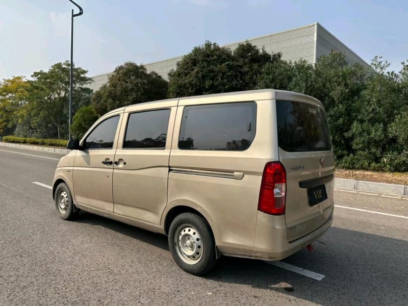 鹽城19年五菱汽車榮光8