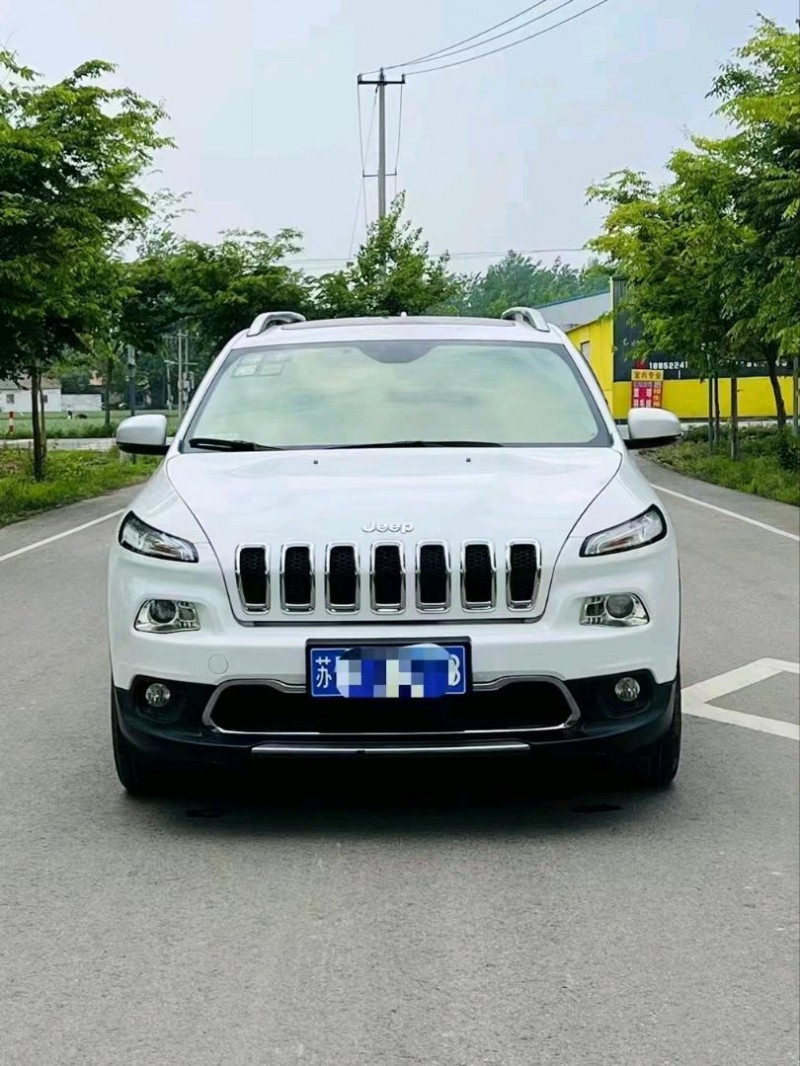 太原18年Jeep自由光1