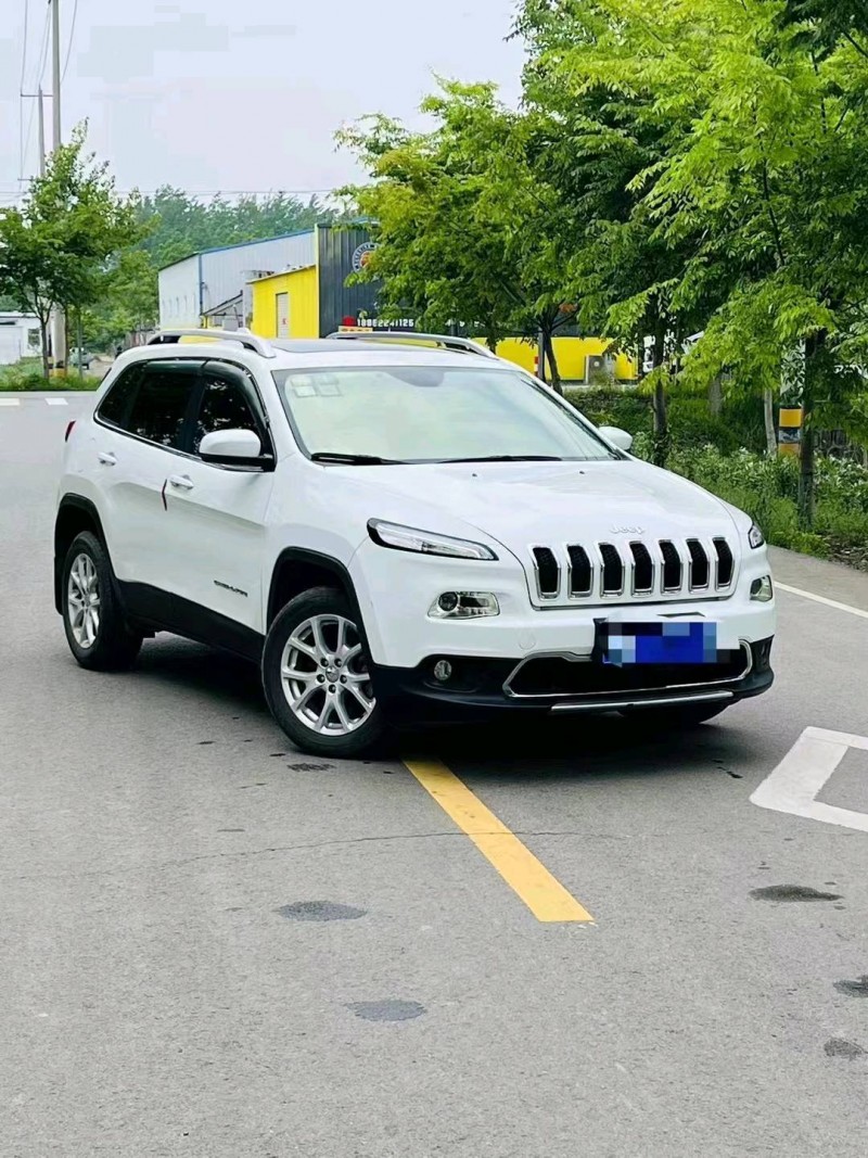 太原18年Jeep自由光3