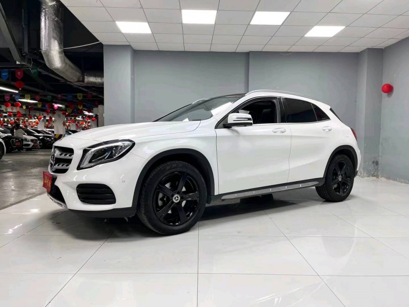 成都19年奔驰GLA2