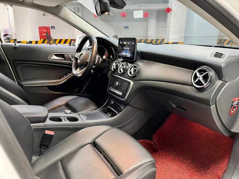 成都19年奔驰GLA5