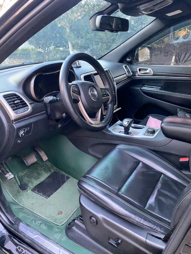 徐州14年Jeep大切诺基5