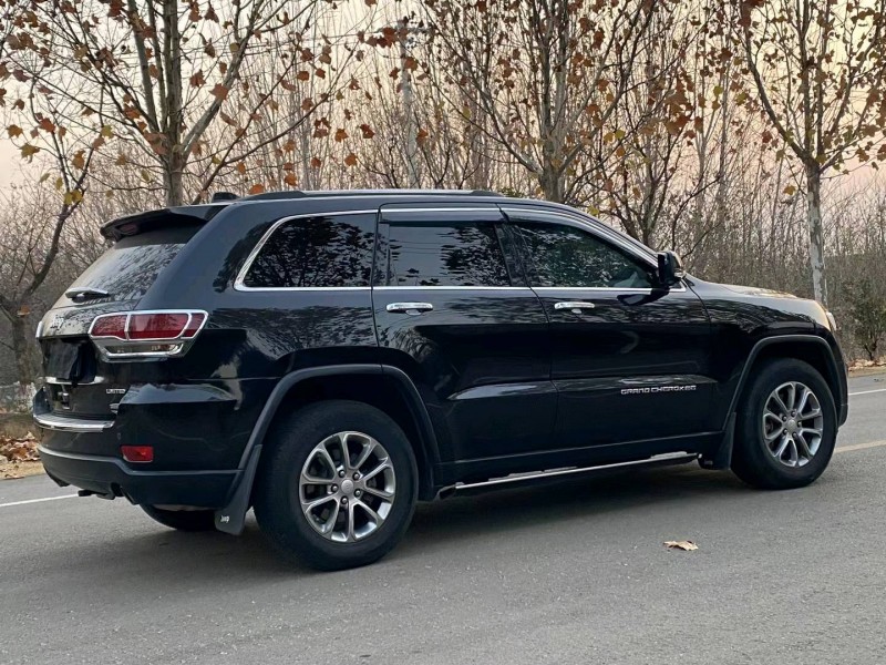 徐州14年Jeep大切诺基8