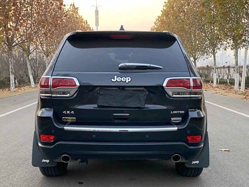 徐州14年Jeep大切诺基9